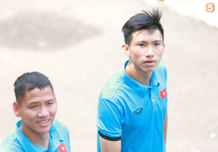 Olympic Việt Nam đi dạo thư thái trước trận gặp Hàn Quốc - Ảnh 3.