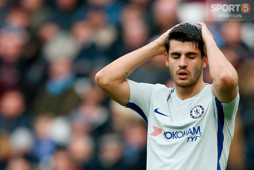 Morata từ bỏ số áo bị nguyền rủa ở Chelsea - Ảnh 1.