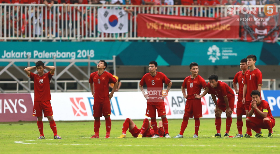 Cảm xúc tiếc nuối của các tuyển thủ Olympic Việt Nam sau khi hụt tấm HCĐ môn bóng đá nam - Ảnh 2.