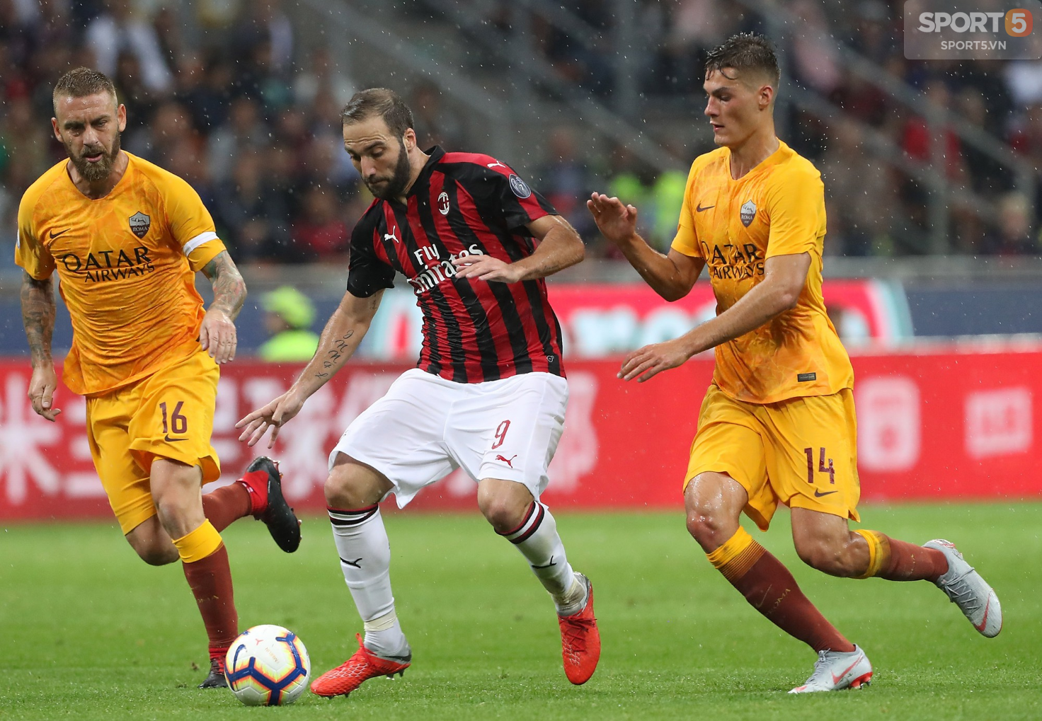 Kết quả trận đấu tâm điểm Roma và Milan 2 lần bị thay đổi vì VAR - Ảnh 1.