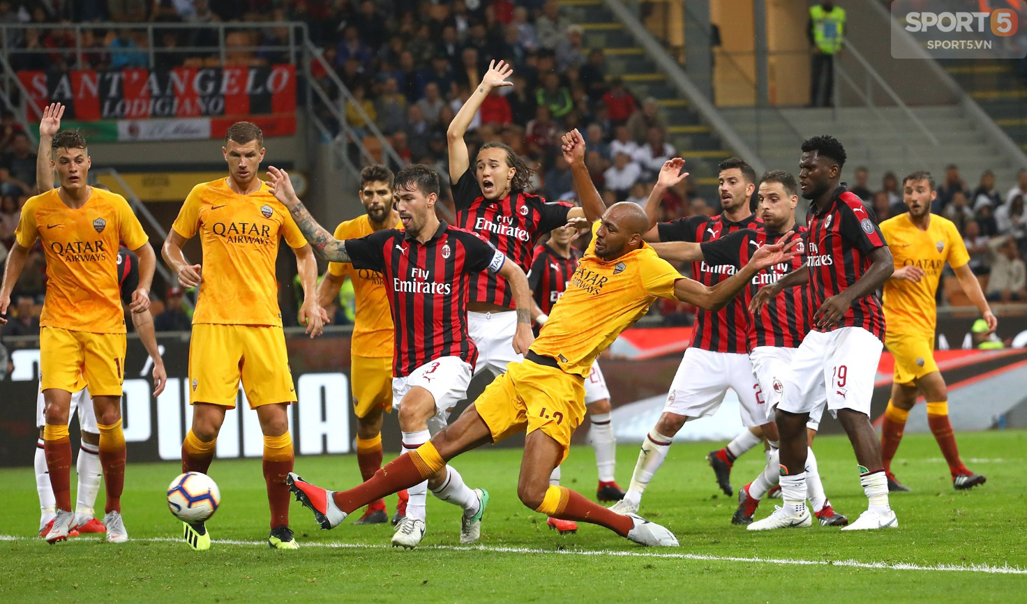 Kết quả trận đấu tâm điểm Roma và Milan 2 lần bị thay đổi vì VAR - Ảnh 4.