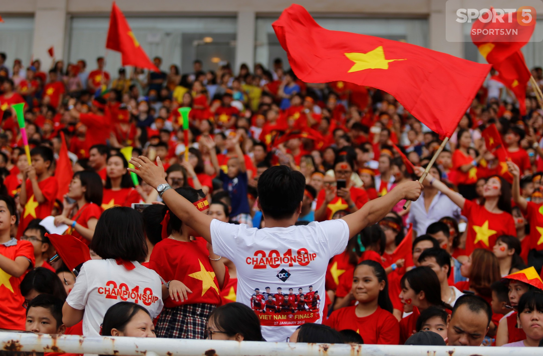 Mỹ Đình rực đỏ trong ngày đón Olympic Việt Nam và các VĐV ASIAD về nước - Ảnh 4.