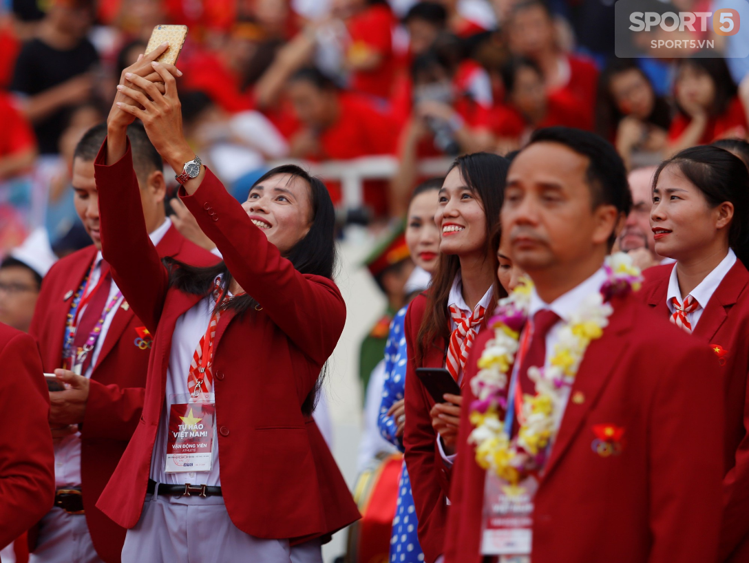 Mỹ Đình rực đỏ trong ngày đón Olympic Việt Nam và các VĐV ASIAD về nước - Ảnh 6.