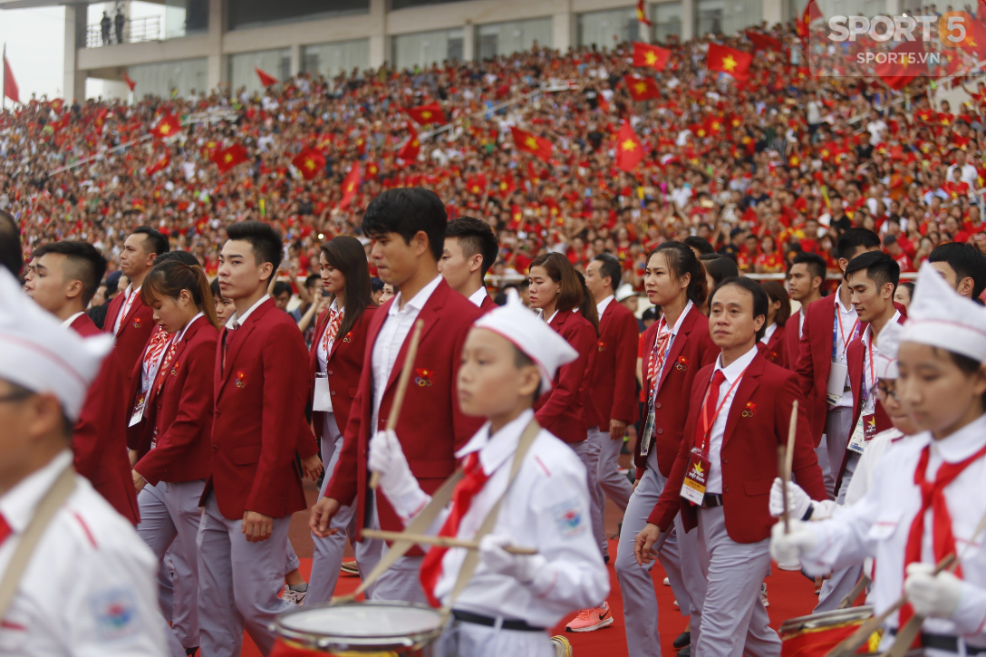 Mỹ Đình rực đỏ trong ngày đón Olympic Việt Nam và các VĐV ASIAD về nước - Ảnh 7.