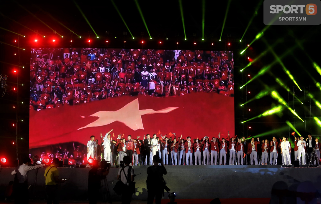 Mỹ Đình rực đỏ trong ngày đón Olympic Việt Nam và các VĐV ASIAD về nước - Ảnh 15.