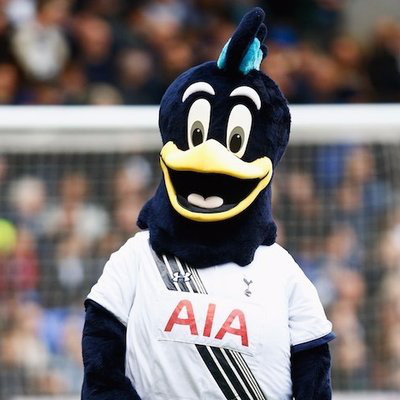 Người chơi hoang mang khi biểu tượng của Tottenham Hotspur bất ngờ bị gọi là &quot;Gà chọi&quot; ngay trên sóng truyền hình - Ảnh 3.