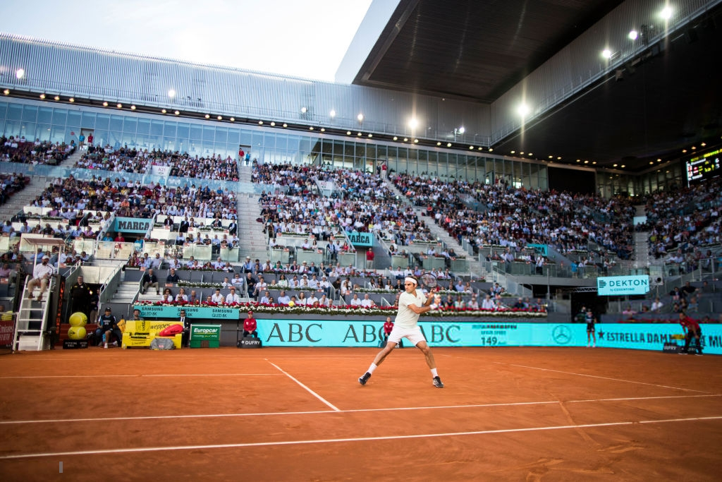 Sau màn chết hụt, Federer lại để vuột 2 cơ hội vàng và lỡ đại chiến Djokovic ở bán kết Madrid Open - Ảnh 3.