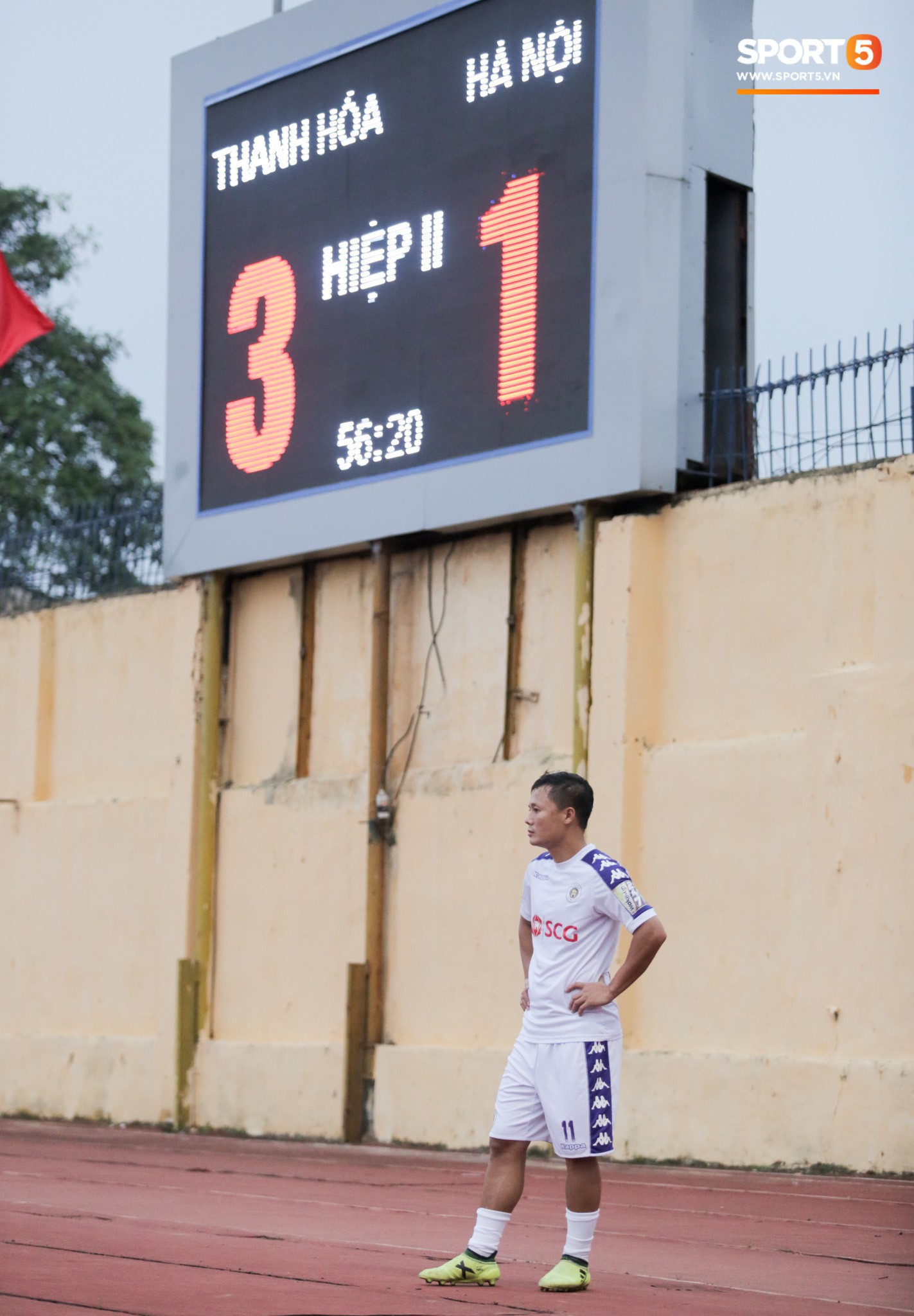 Quang Hải nổi cáu vì cậu bé nhặt bóng câu giờ trong ngày Hà Nội FC thất bại trước Thanh Hóa - Ảnh 12.