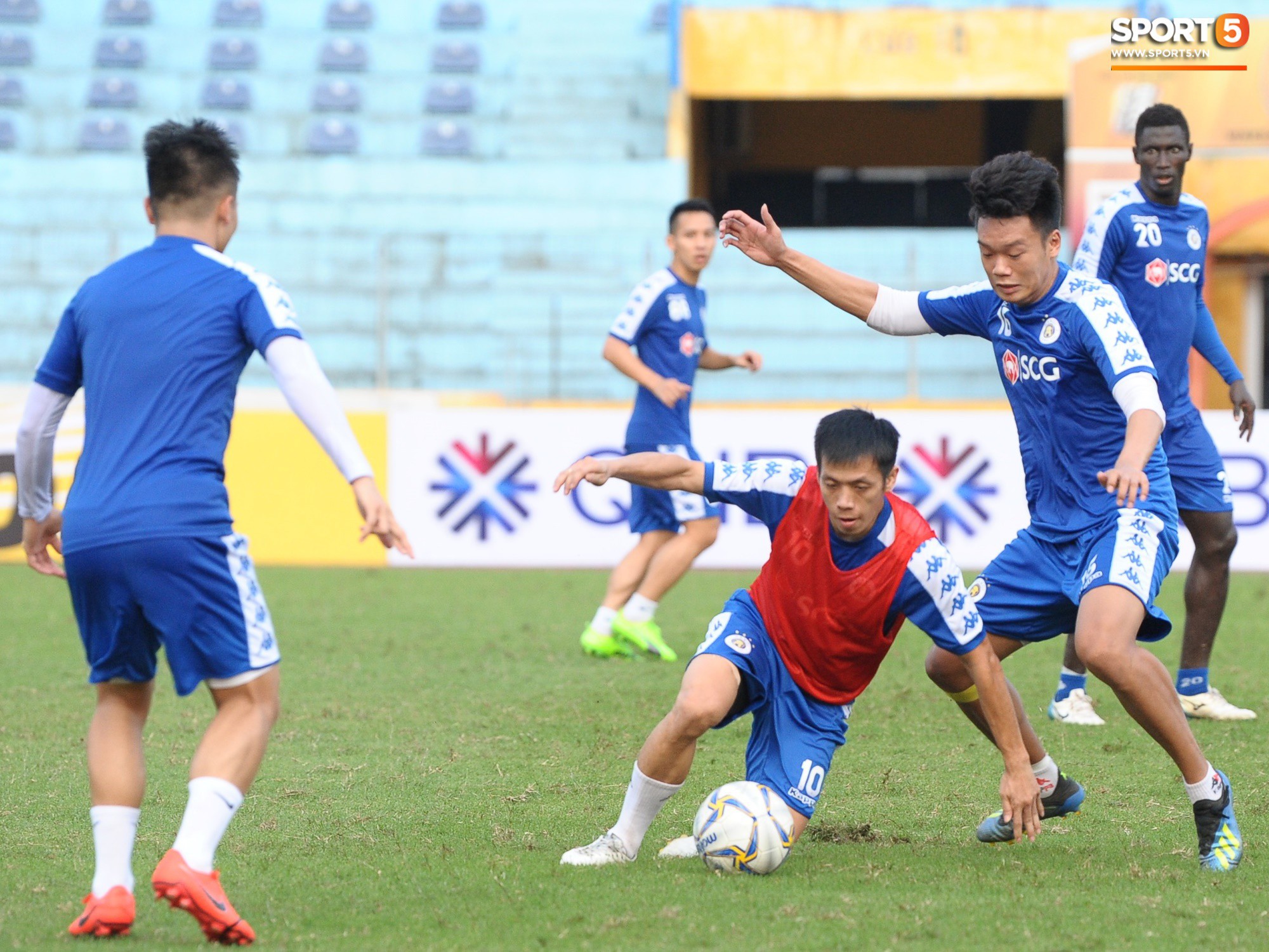 Hà Nội FC nhận tin không vui về tình hình chấn thương của Duy Mạnh - Ảnh 7.