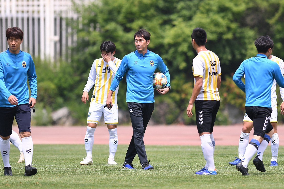 Thầy mới của Công Phượng muốn Incheon United chơi bóng ngắn nhiều hơn - Ảnh 2.
