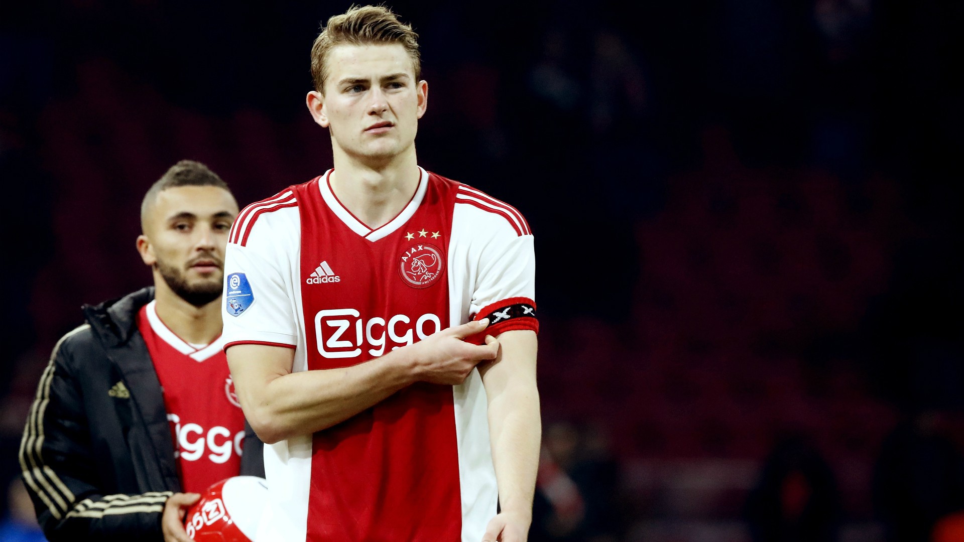 Đội trưởng 19 tuổi đẹp trai như thiên thần của Ajax phải cắt quần thi đấu vì đùi quá to - Ảnh 9.