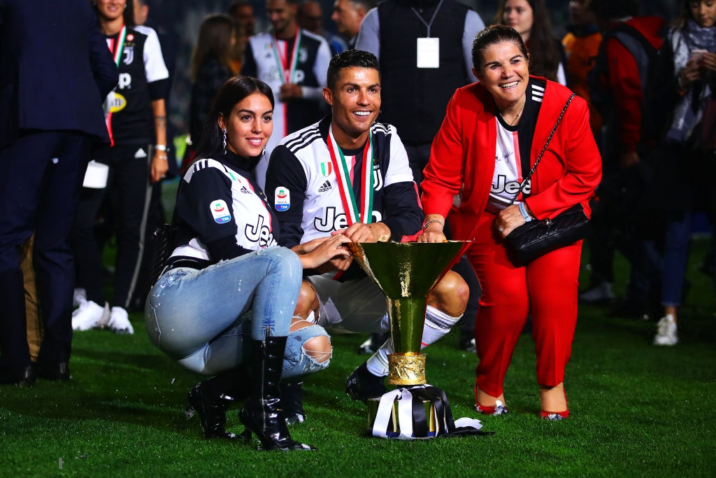 Ronaldo hạnh phúc bên mẹ và bạn gái trong ngày trọng đại của cuộc đời - Ảnh 5.