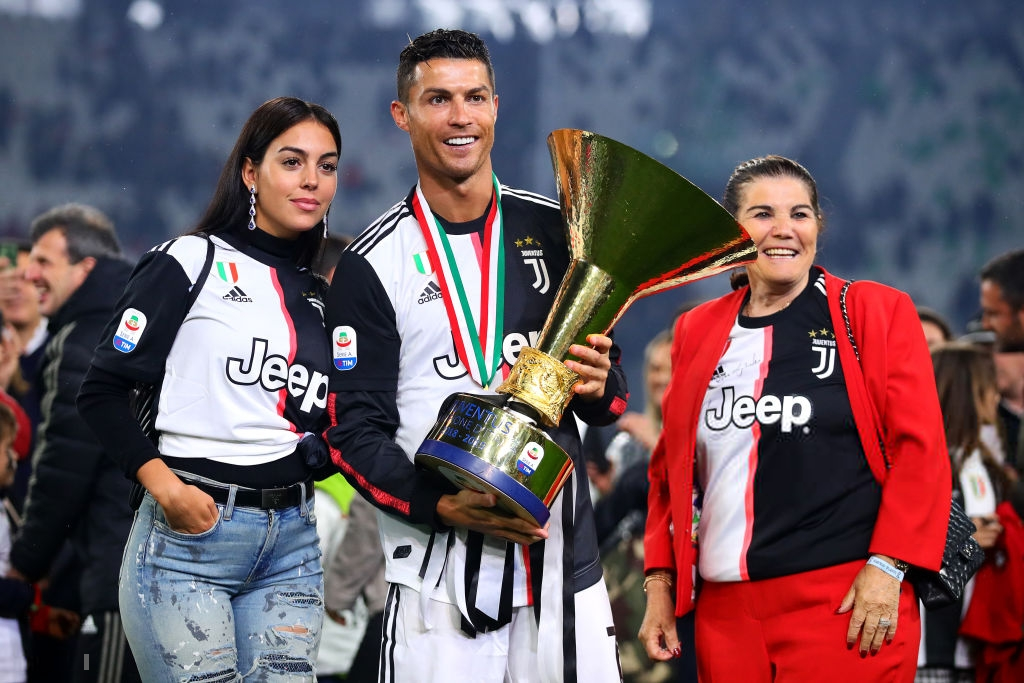 Ronaldo hạnh phúc bên mẹ và bạn gái trong ngày trọng đại của cuộc đời - Ảnh 6.