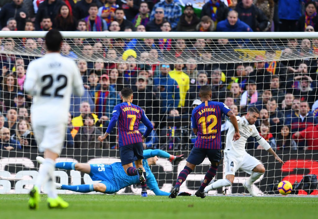 Bạn tri kỷ của Messi ghi 3 bàn, Real Madrid thảm bại nhục nhã 1-5 trước Barca ở trận Siêu kinh điển - Ảnh 2.