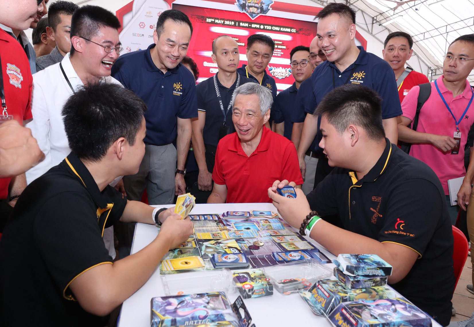 Thủ tướng Singapore xắn tay áo ngồi chơi điện tử, hào hứng với sự phát triển của Esports nước nhà - Ảnh 2.