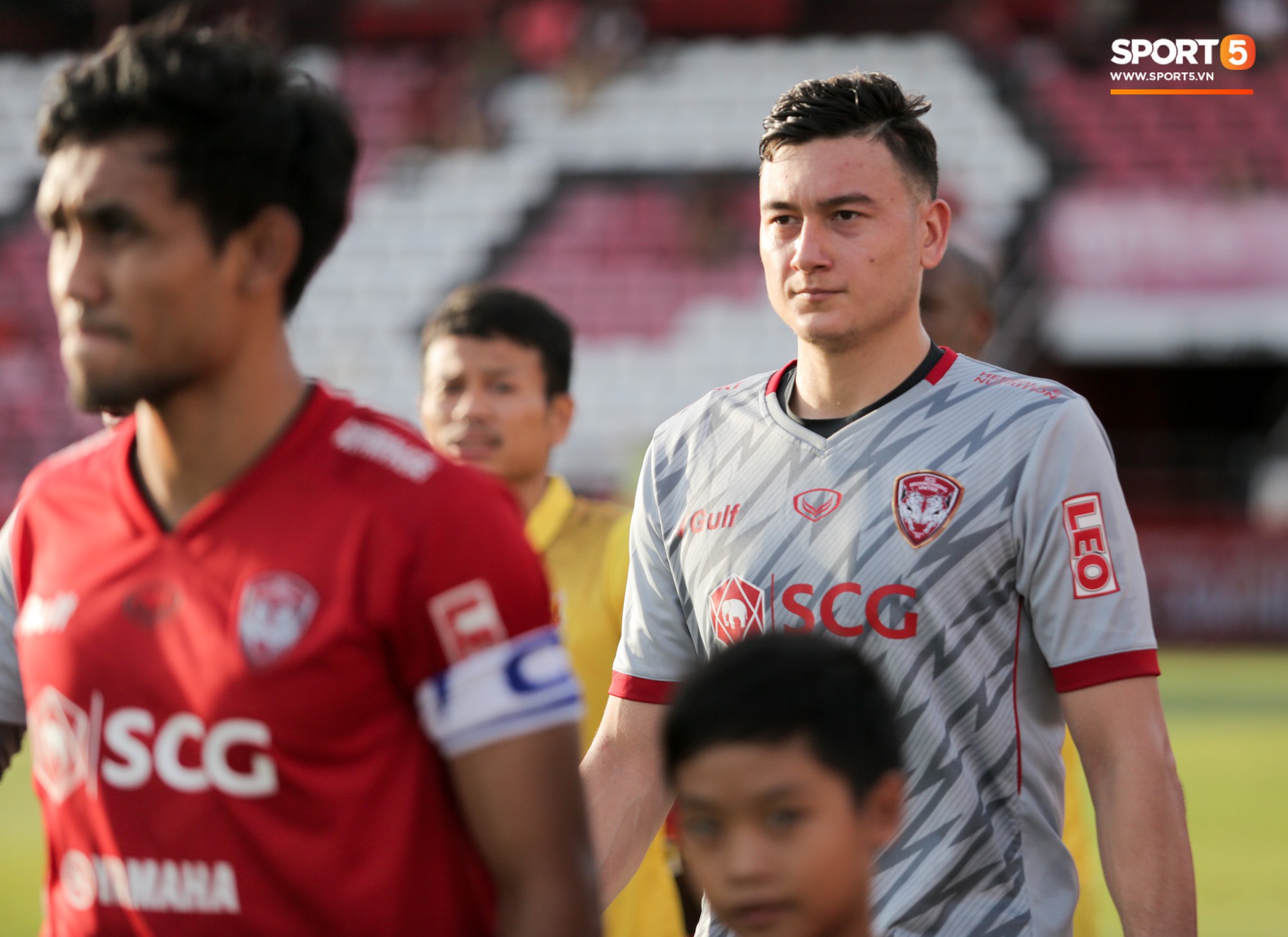 Văn Lâm đấm vào không trung, trút bỏ gánh nặng khi giành chiến thắng cùng Muangthong United - Ảnh 1.