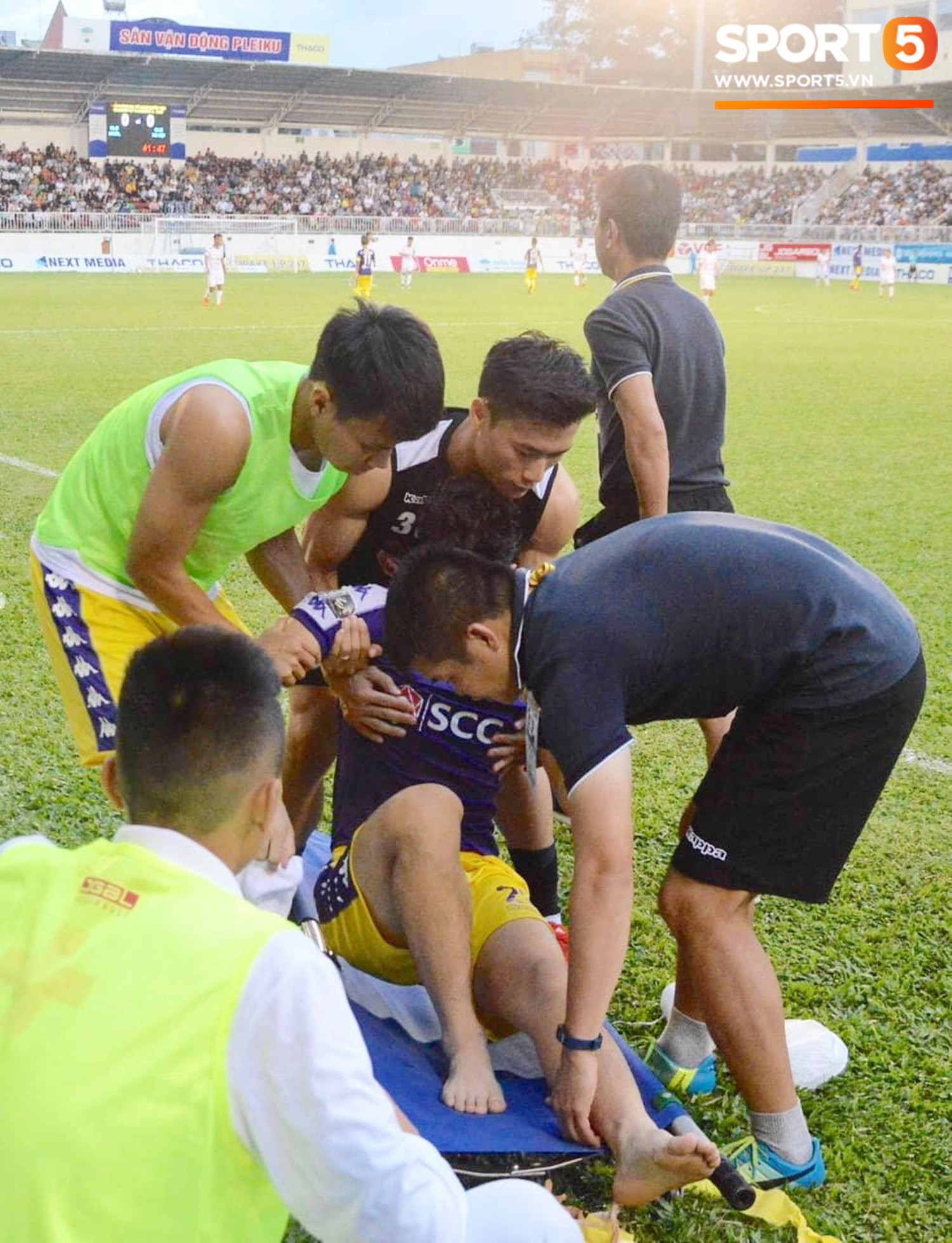 Đình Trọng bật khóc vì chấn thương dây chằng, báo tin dữ cho thầy Park trước ngày hội quân dự Kings Cup - Ảnh 5.