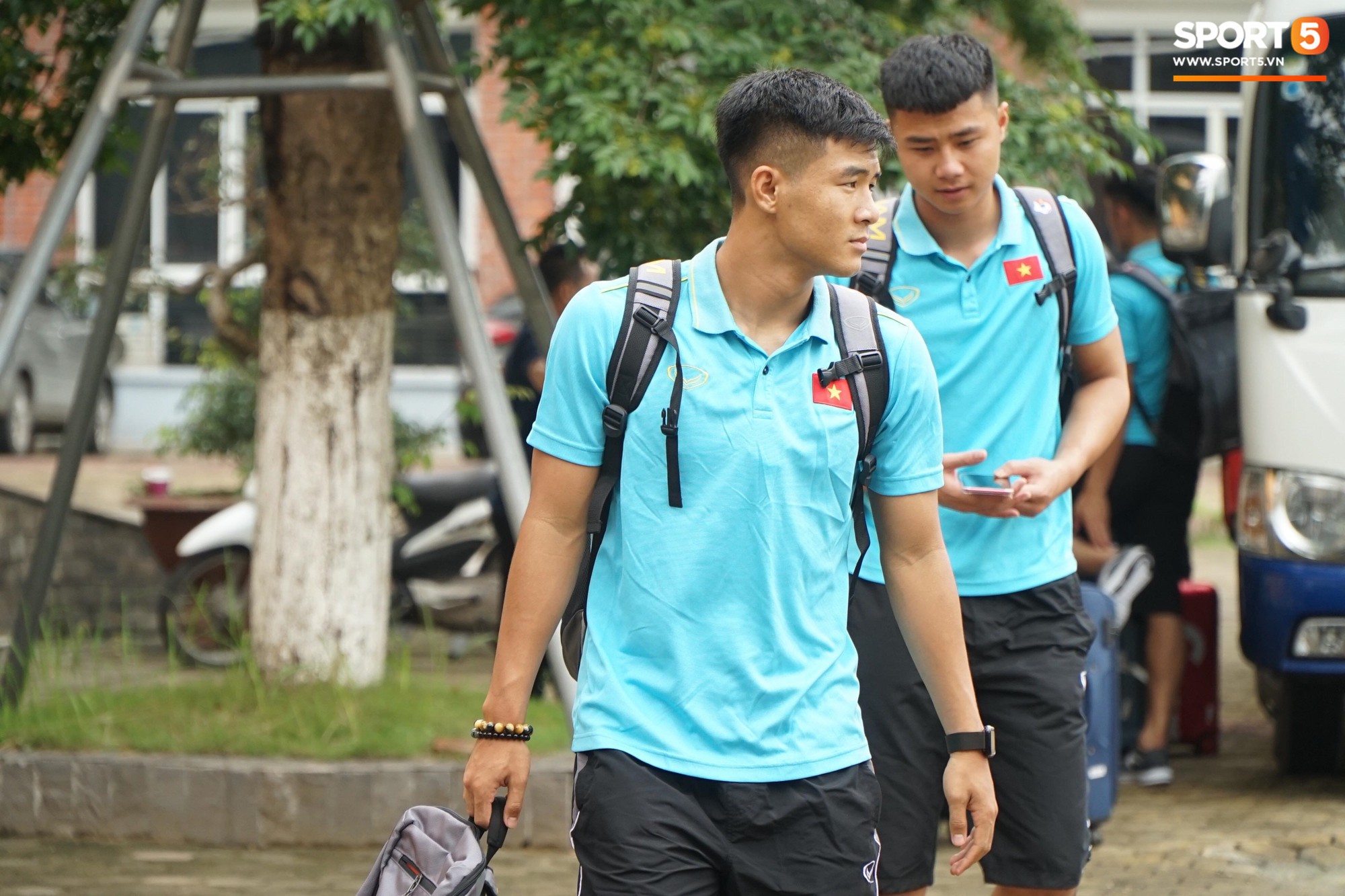 Dàn tuyển thủ Việt Nam bảnh bao hội quân chuẩn bị dự Kings Cup 2019 - Ảnh 12.