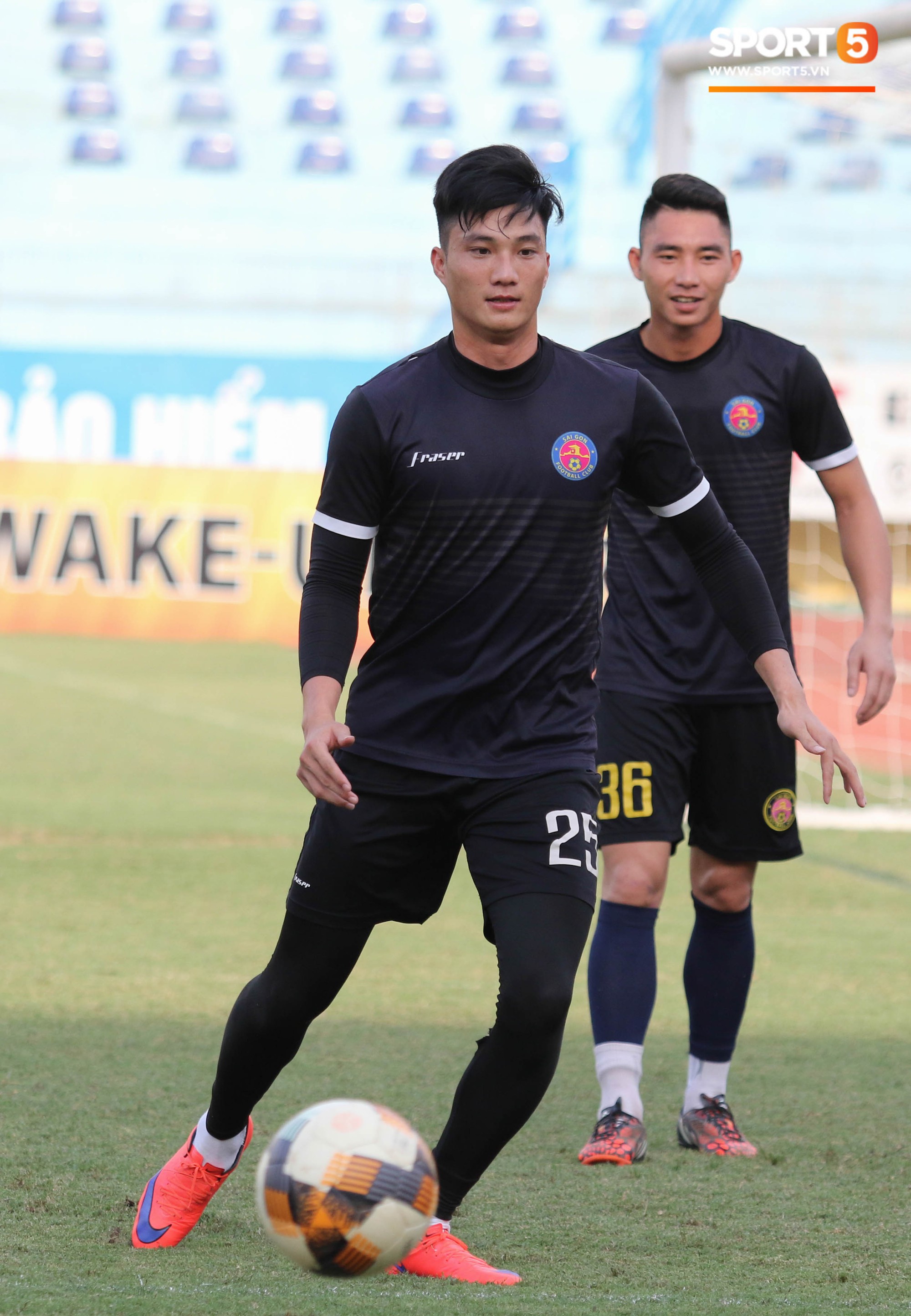 Tiến bộ thần tốc, thủ môn đẹp trai nhất Việt Nam vẫn khiêm tốn trước cuộc đọ sức với Hà Nội FC - Ảnh 1.