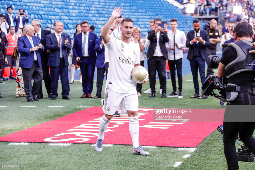 50.000 CĐV nô nức tới thánh địa Bernabeu để theo dõi màn ra mắt của siêu sao Eden Hazard - cầu thủ đắt giá nhất lịch sử Real Madrid - Ảnh 1.
