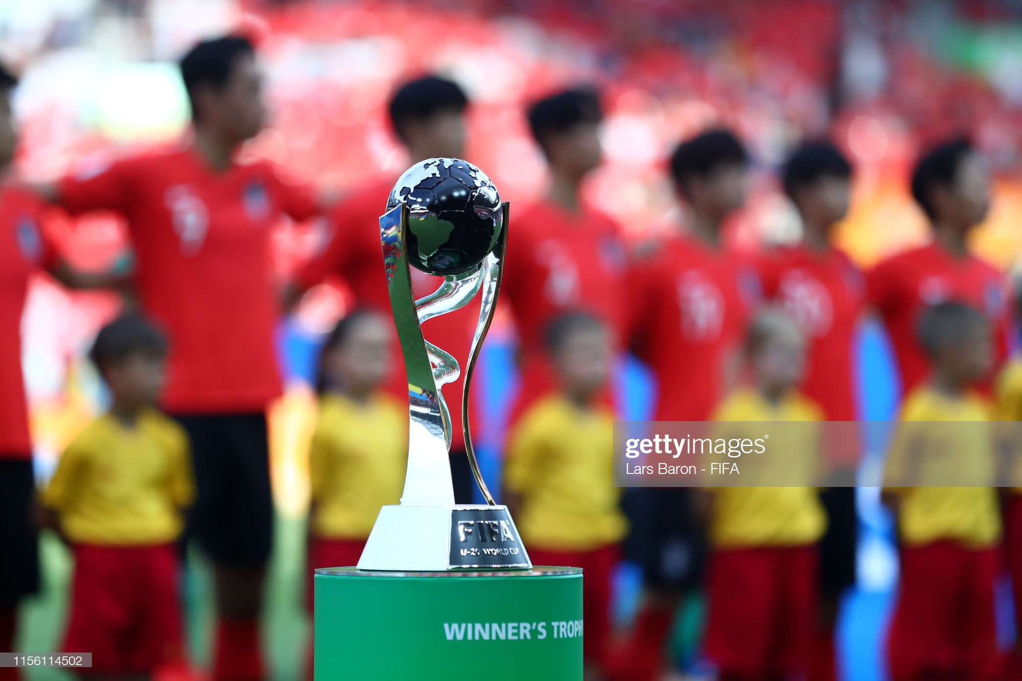 Đội bóng quê hương HLV Park Hang-seo ôm nhau khóc nấc khi thua ngược ở chung kết đấu trường World Cup - Ảnh 2.