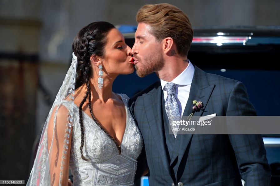 Thần thái vợ chồng Beckham áp đảo toàn bộ khách mời đến dự đám cưới xa hoa của đội trưởng Real Madrid - Ảnh 2.
