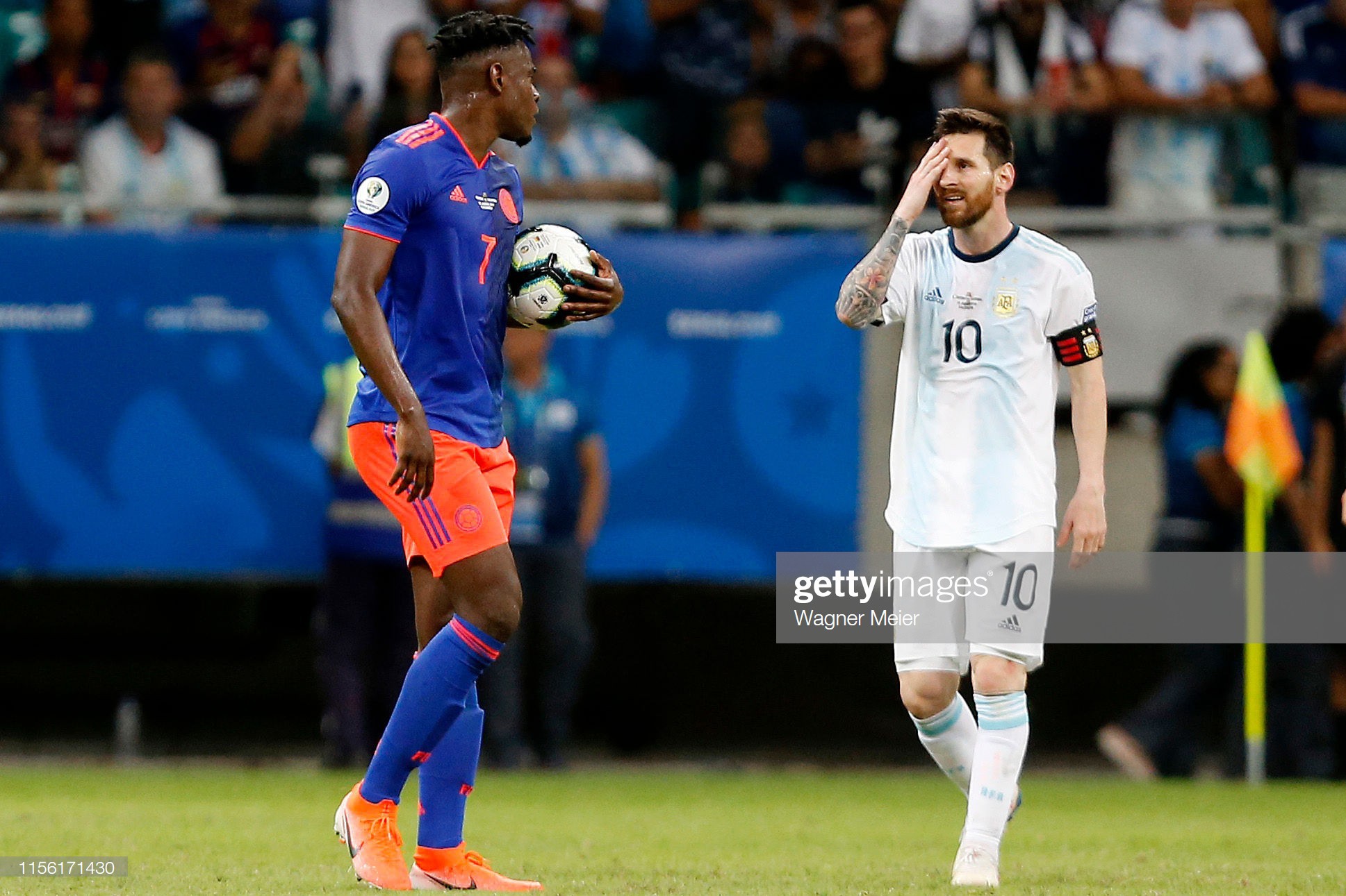 Messi mờ nhạt, ôm mặt thất vọng khi Argentina nhận thất bại muối mặt ở trận ra quân Copa America - Ảnh 6.