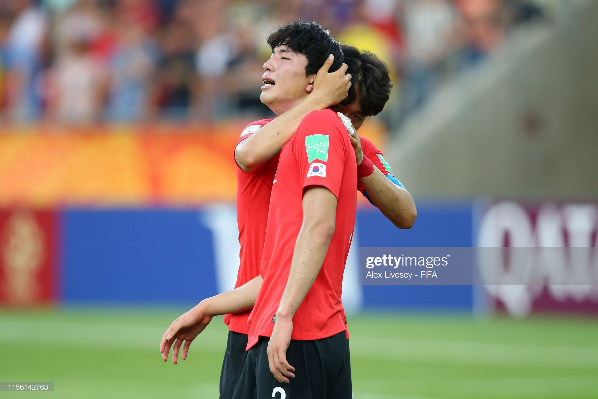 Đội bóng quê hương HLV Park Hang-seo ôm nhau khóc nấc khi thua ngược ở chung kết đấu trường World Cup - Ảnh 9.
