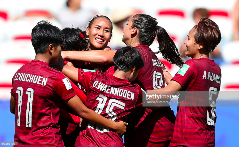 Tỷ phú kiêm trưởng đoàn xinh đẹp của tuyển nữ Thái Lan bật khóc sau khi đội nhà có bàn thắng đầu tiên ở World Cup - Ảnh 3.