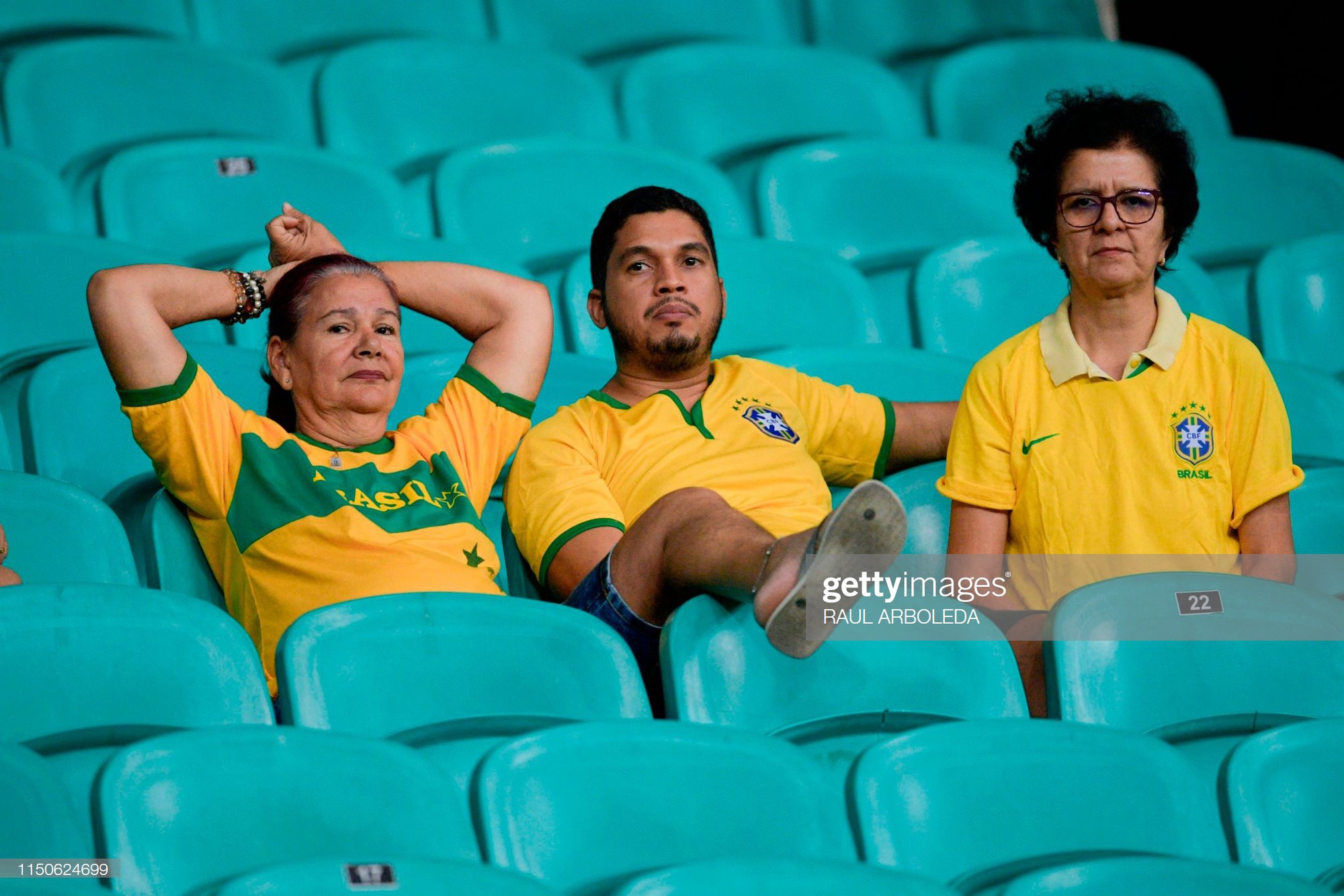 Có đội bóng nào đen đủi hơn tuyển Brazil hôm nay: 3 lần ăn mừng hụt để rồi rời sân trong nỗi thất vọng - Ảnh 3.