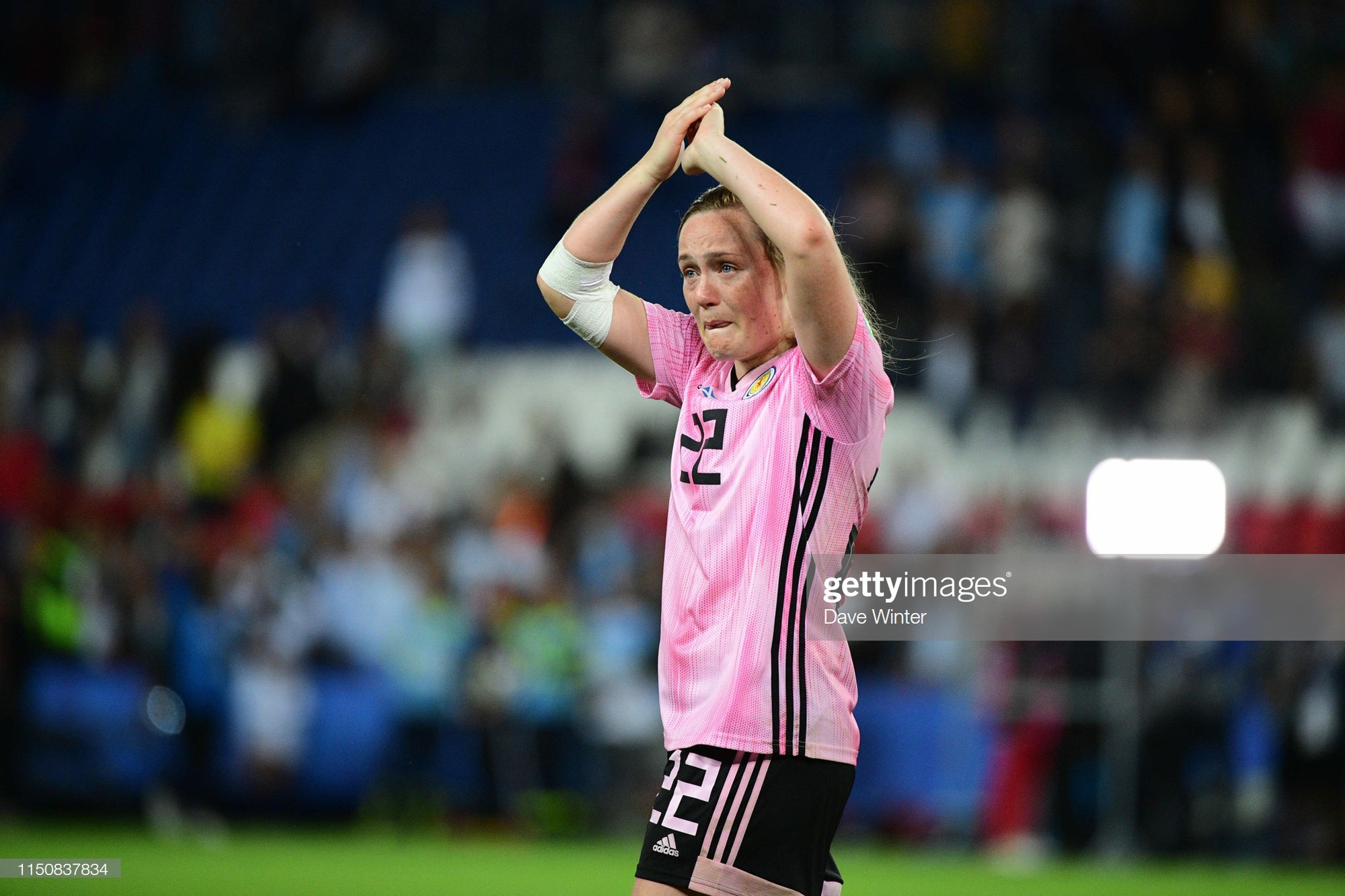 Dẫn trước 3 bàn nhưng bị gỡ hòa trong vỏn vẹn 20 phút, tuyển nữ Scotland bật khóc nức nở khi bị loại khỏi World Cup nữ 2019 - Ảnh 5.