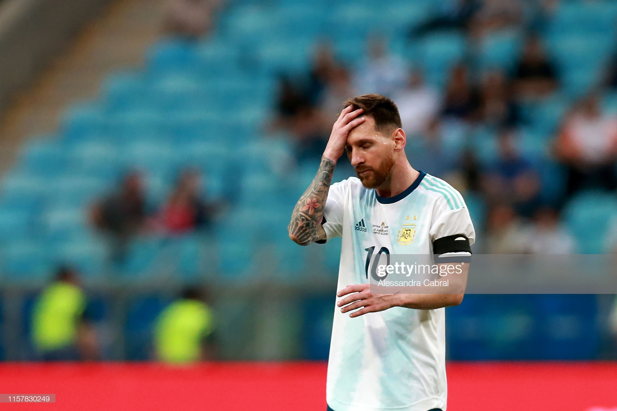 Giải bóng đá Nam Mỹ: Đánh bại ĐKVĐ châu Á, Lionel Messi và đồng đội vượt cửa tử tiến vào tứ kết - Ảnh 1.