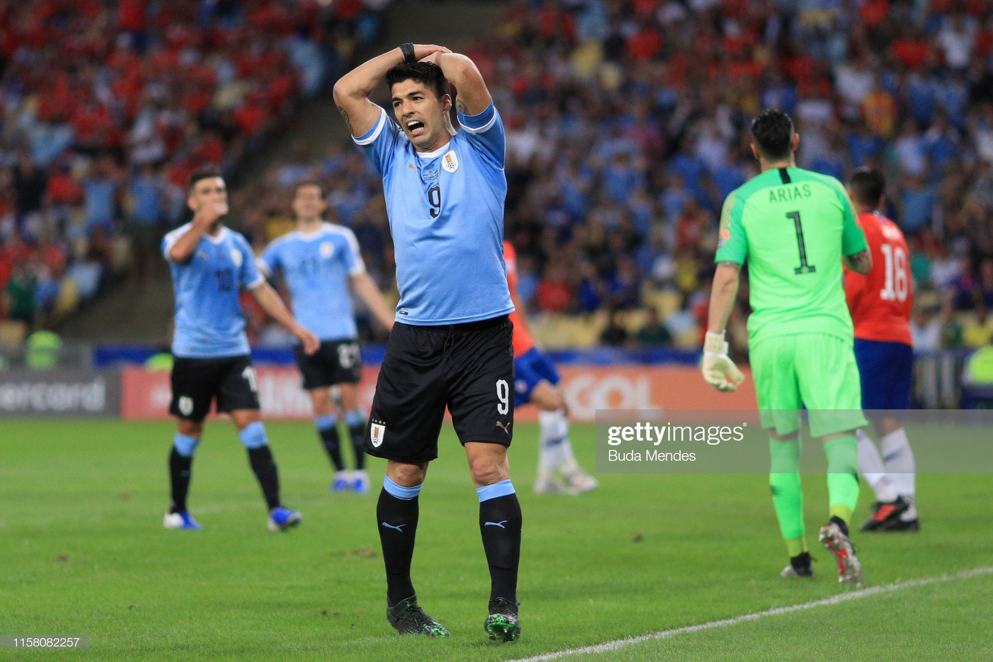 Phút hớ hênh của anh bạn thân Messi đang chơi cho tuyển Uruguay: Đòi penalty vì bóng... chạm tay thủ môn - Ảnh 4.