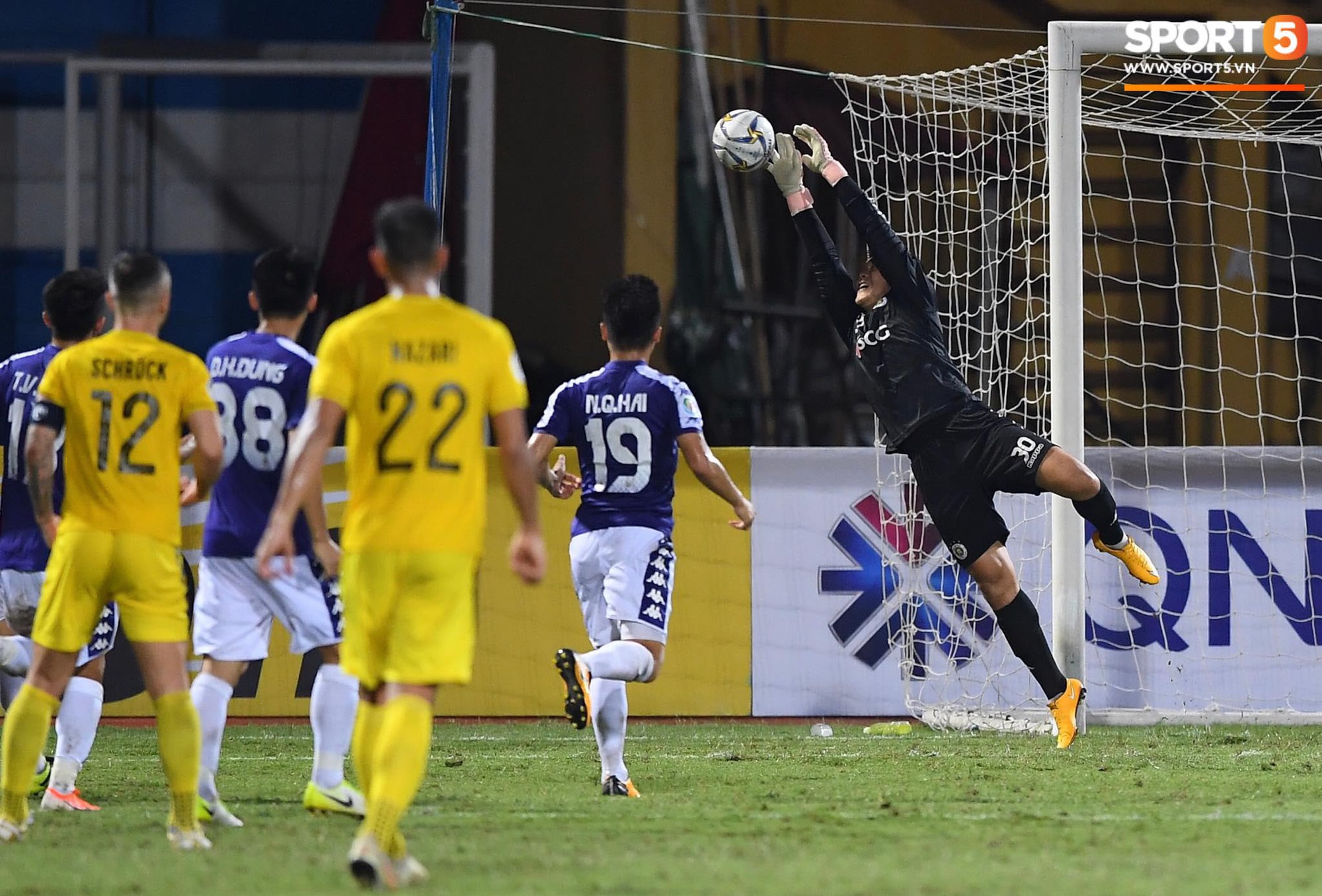 Chẳng phải những ngôi sao, người hùng thầm lặng này mới là nhân tố chính giúp Hà Nội FC làm nên lịch sử tại AFC Cup - Ảnh 2.