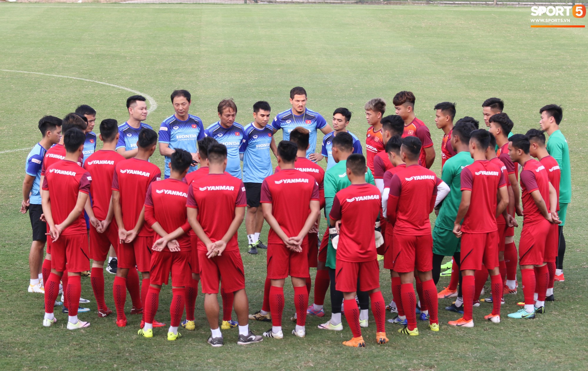 U23 Việt Nam cười thả ga với bài tập thú vị của ban huấn luyện - Ảnh 2.