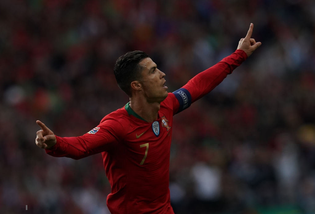 Siêu nhân Ronaldo một mình ghi 3 bàn thắng đẹp, gánh tuyển Bồ Đào Nha vào chơi trận chung kết UEFA Nations League - Ảnh 8.