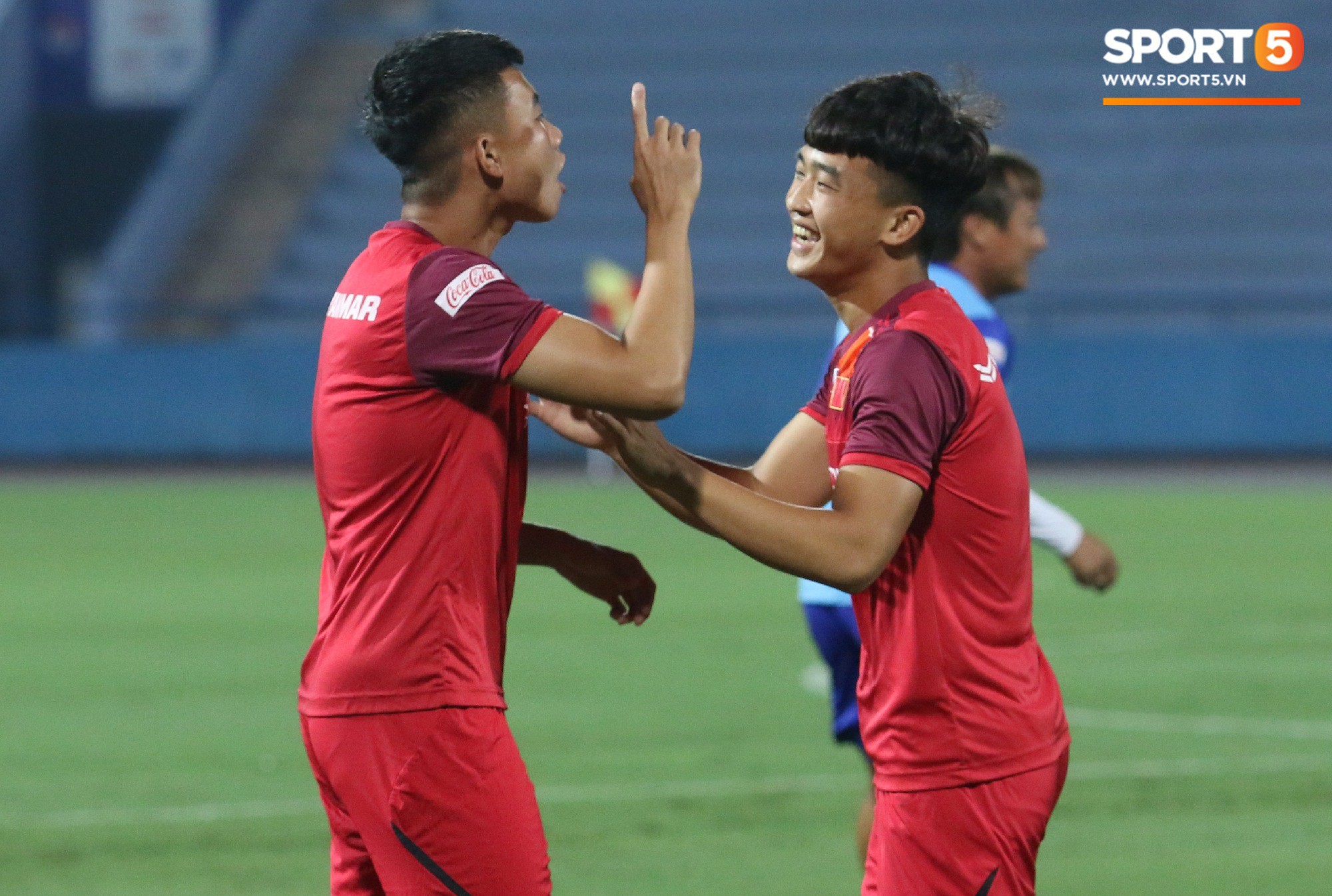 U23 Việt Nam tươi cười, tập luyện thoải mái trên mặt sân đẹp tại Phú Thọ - Ảnh 6.
