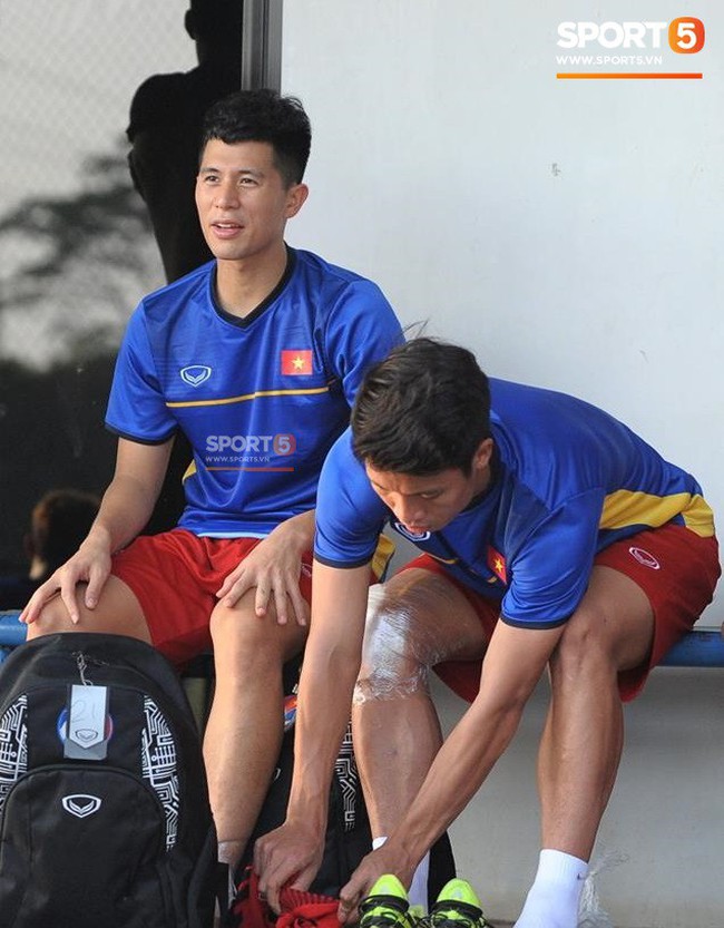 3 hậu vệ của Olympic Việt Nam tập riêng trước trận gặp Nepal  - Ảnh 2.