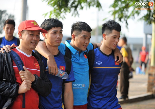 3 hậu vệ của Olympic Việt Nam tập riêng trước trận gặp Nepal  - Ảnh 11.
