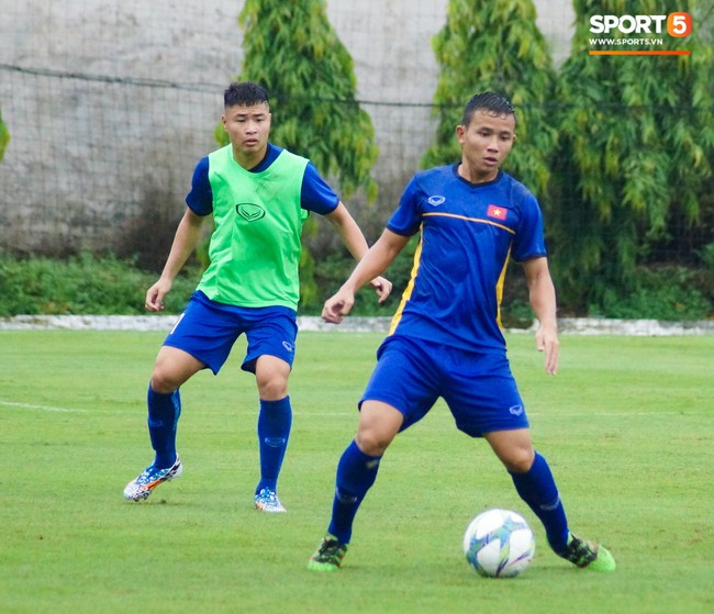 Bão số 4 khiến đội tuyển U19 Việt Nam gặp khó ngay từ buổi đầu tập luyện - Ảnh 4.
