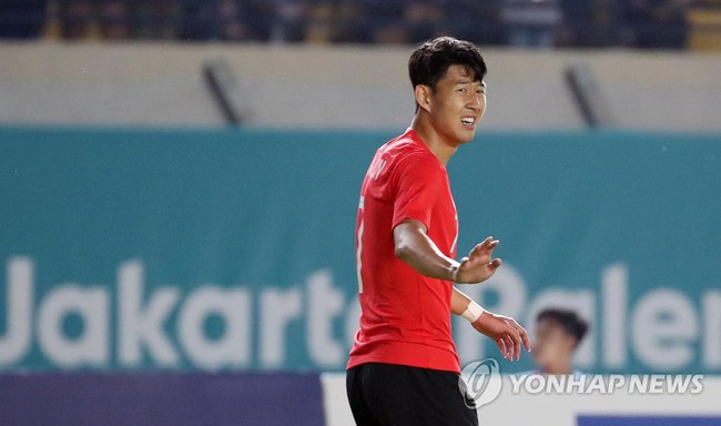 Son Heung-min xấu hổ cúi đầu xin lỗi, yêu cầu họp toàn đội sau thất bại sốc trước Malaysia  - Ảnh 1.