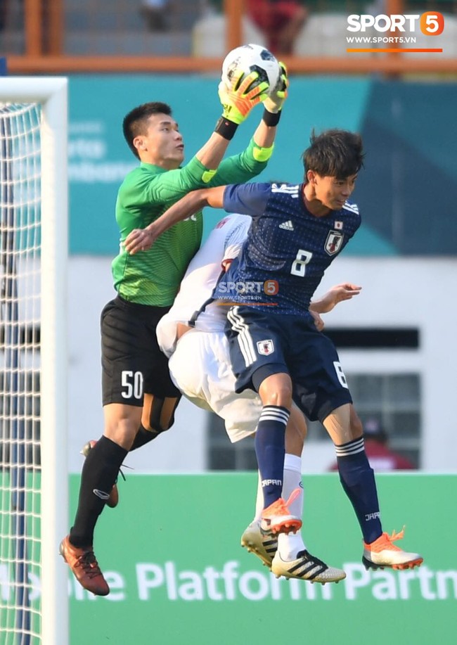 BHL và cầu thủ Malaysia đến quan sát trận đấu giữa Olympic Việt Nam với Olympic Nhật Bản - Ảnh 6.