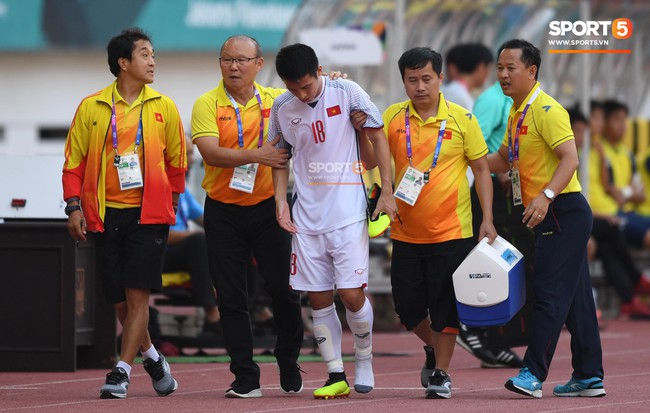 BHL và cầu thủ Malaysia đến quan sát trận đấu giữa Olympic Việt Nam với Olympic Nhật Bản - Ảnh 7.