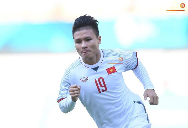 BHL và cầu thủ Malaysia đến quan sát trận đấu giữa Olympic Việt Nam với Olympic Nhật Bản - Ảnh 4.
