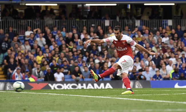 Sao trẻ Arsenal điên tiết, quỳ lạy và đấm liên tục xuống sân vì pha dứt điểm cẩu thả của đồng đội - Ảnh 7.