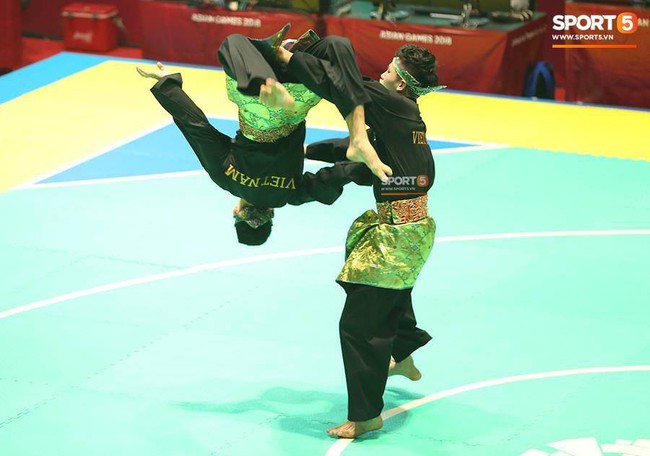 Tường thuật ASIAD ngày 27/8: Olympic Việt Nam vào bán kết, Bùi Thu Thảo giành HCV nhảy xa lịch sử - Ảnh 18.