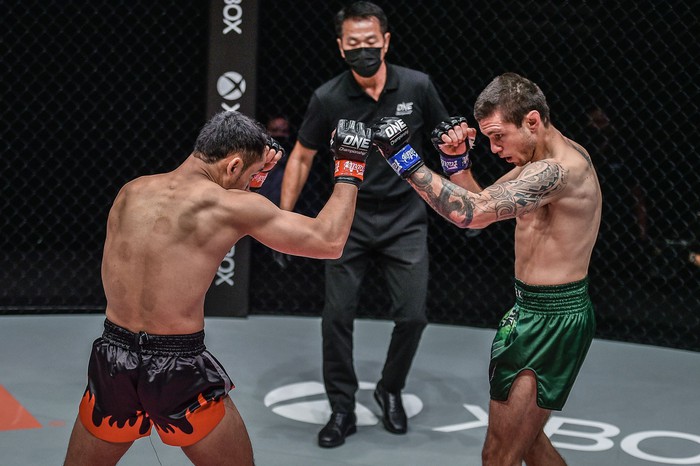 Huyền thoại Sam-A Gaiyanghadao giành chiến thắng thuyết phục trước kẻ thách thức người Úc, bảo vệ thành công chiếc đai của ONE - Ảnh 1.