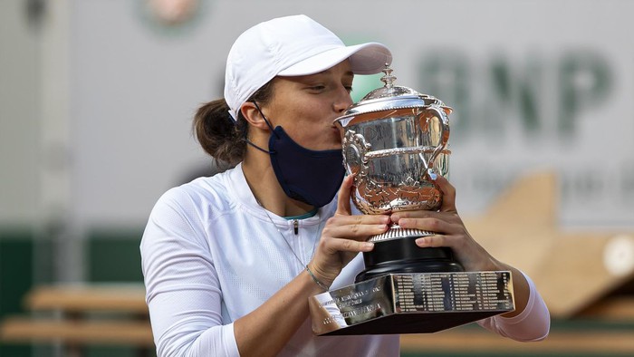 Cả đất nước Ba Lan ăn mừng chiến tích lịch sử ở Roland Garros của tay vợt nữ 19 tuổi Iga Swiatek - Ảnh 2.