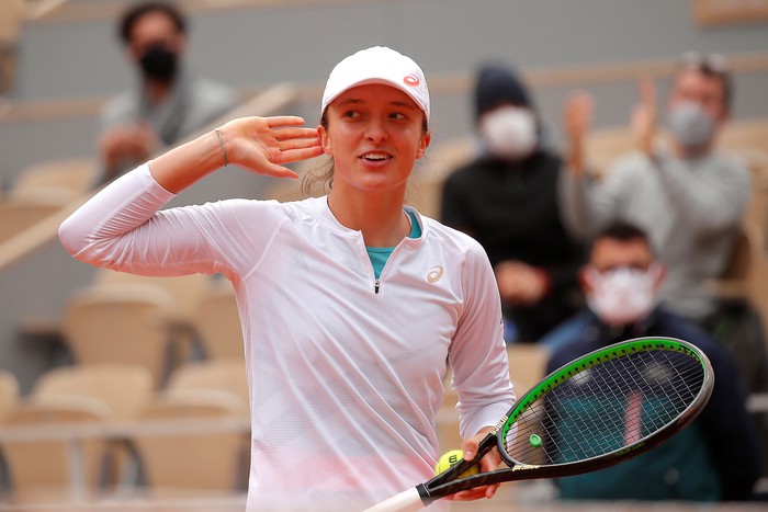 Cả đất nước Ba Lan ăn mừng chiến tích lịch sử ở Roland Garros của tay vợt nữ 19 tuổi Iga Swiatek - Ảnh 1.