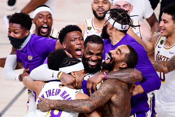 Chức vô địch lần thứ 17 đầy cảm xúc trong mùa giải đặc biệt nhất lịch sử Los Angeles Lakers - Ảnh 4.
